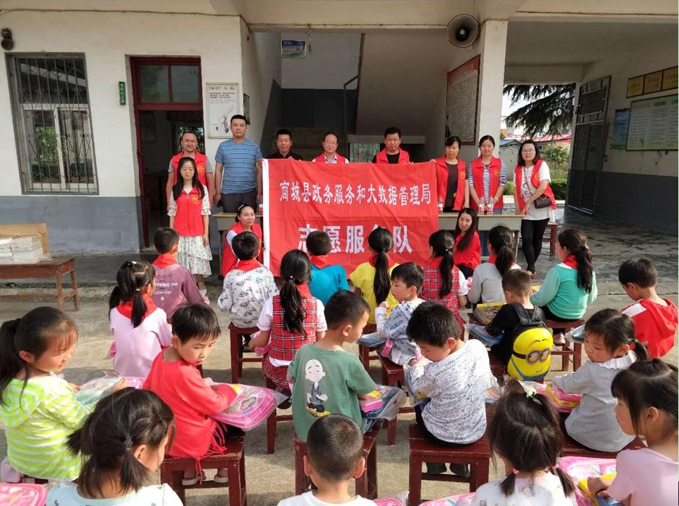 六一慰问1.jpg